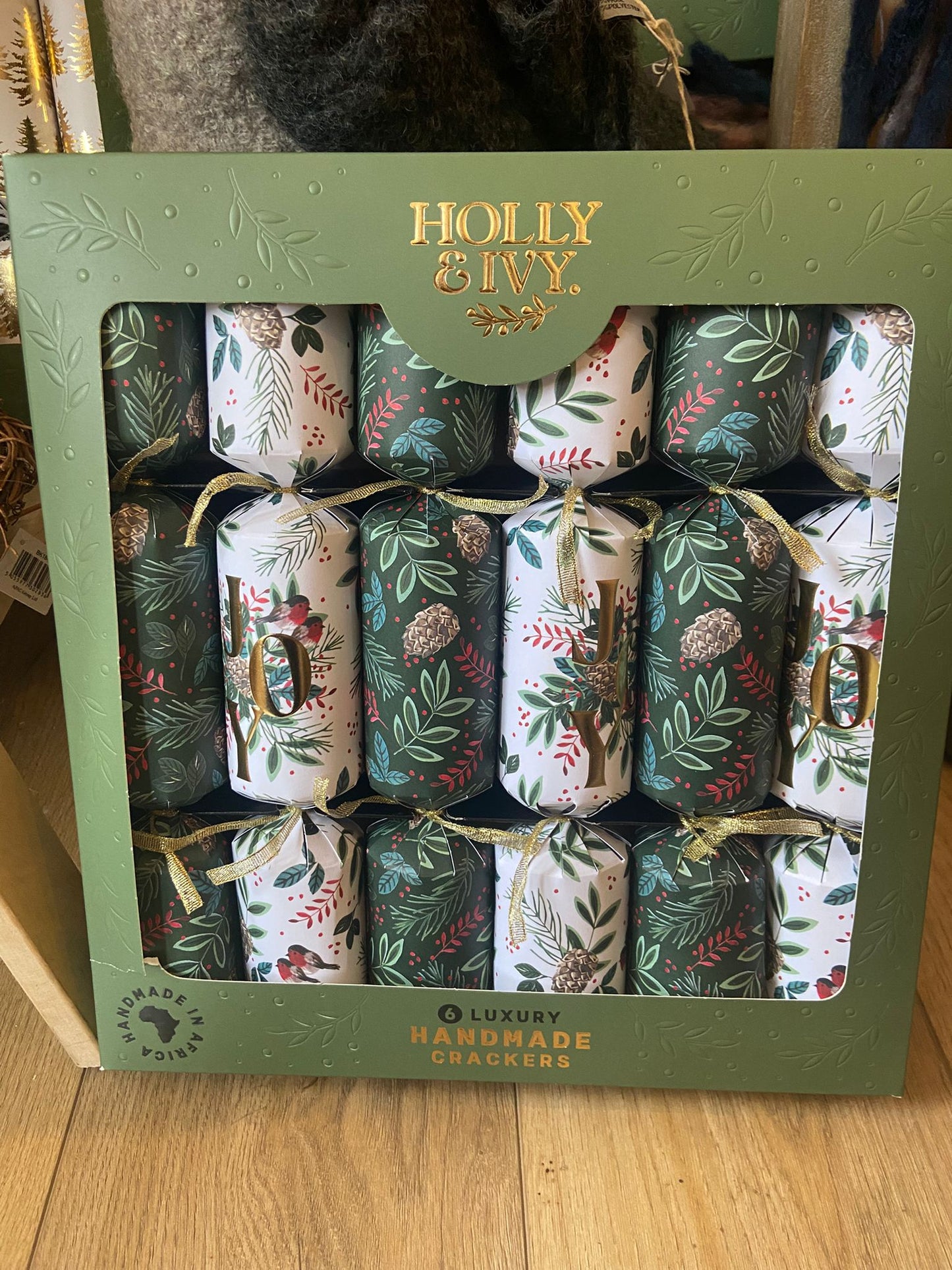 Holly & Ivy Luxury Christmas Crackers 6 pack