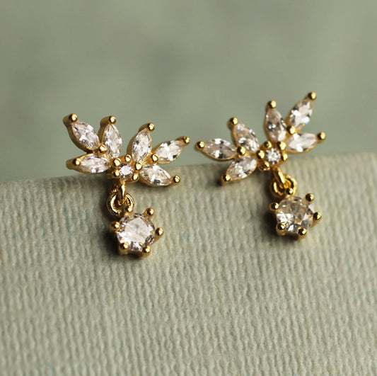 Oak Leaf Zirconia Jewells Japanese Stud Earrings