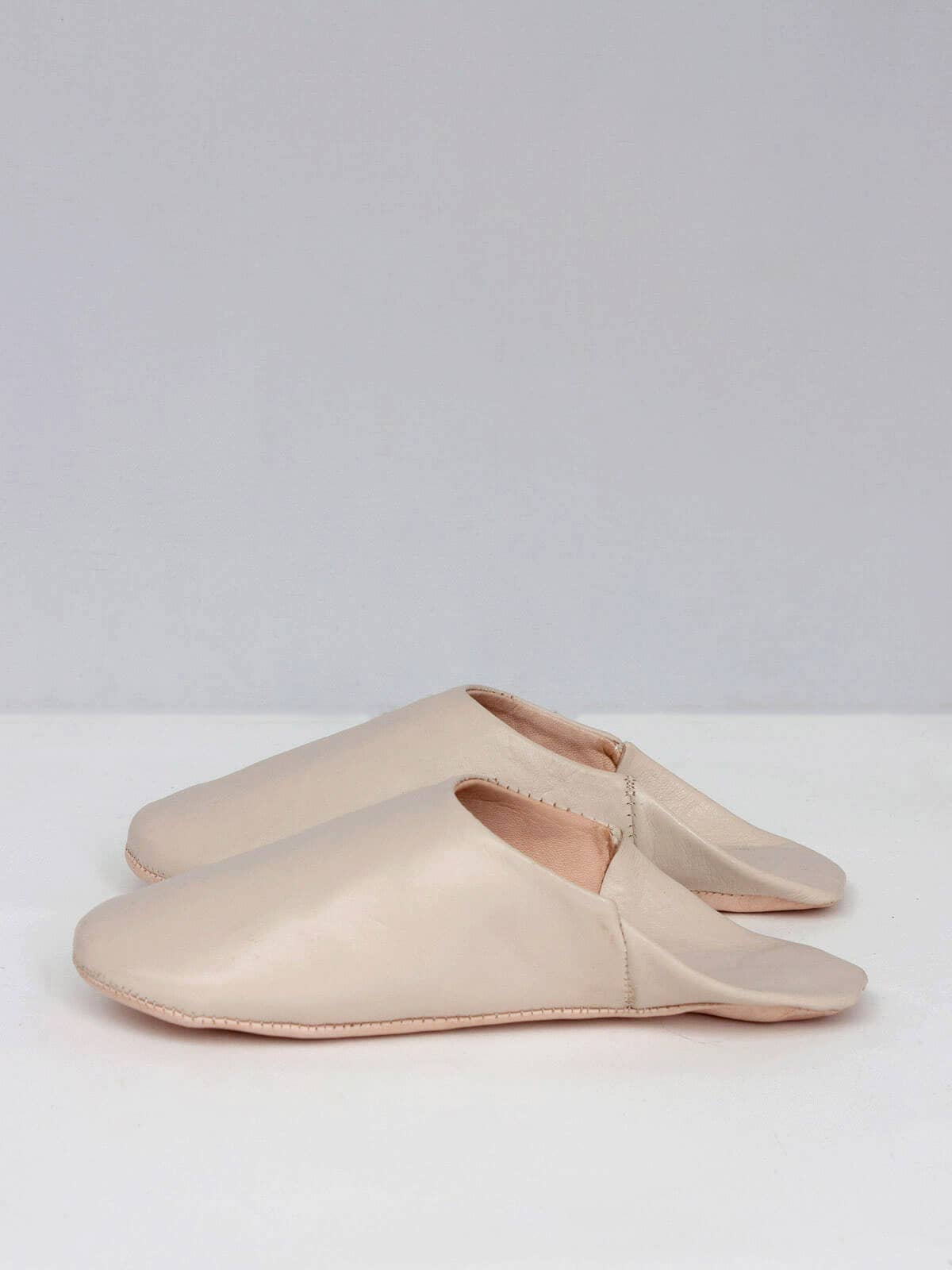 Moroccan Babouche Slippers, Chalk