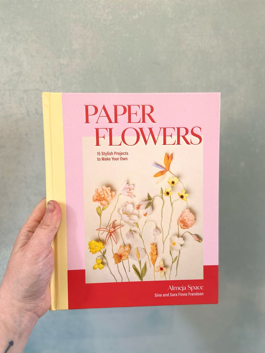 Paper Flowers: 15 Stylish Projects to Make Your Own