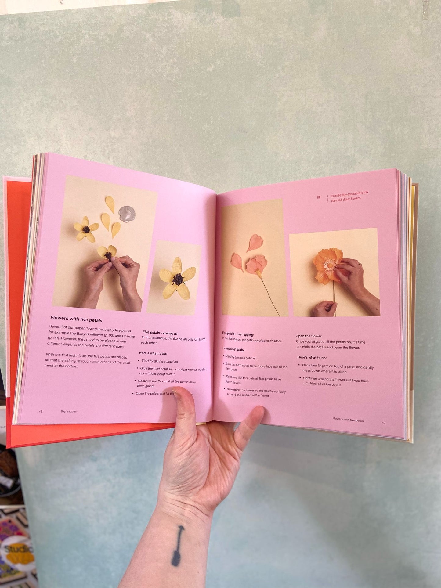 Paper Flowers: 15 Stylish Projects to Make Your Own