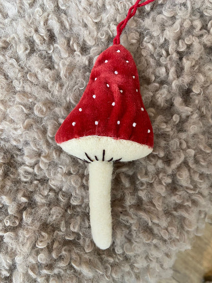 Mixed Red Velvet Mushroom Decs