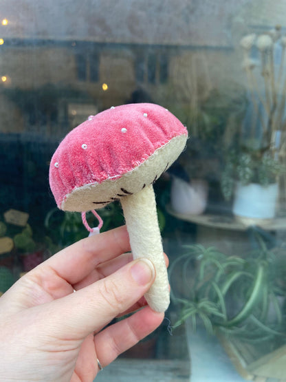 Mixed Red Velvet Mushroom Decs