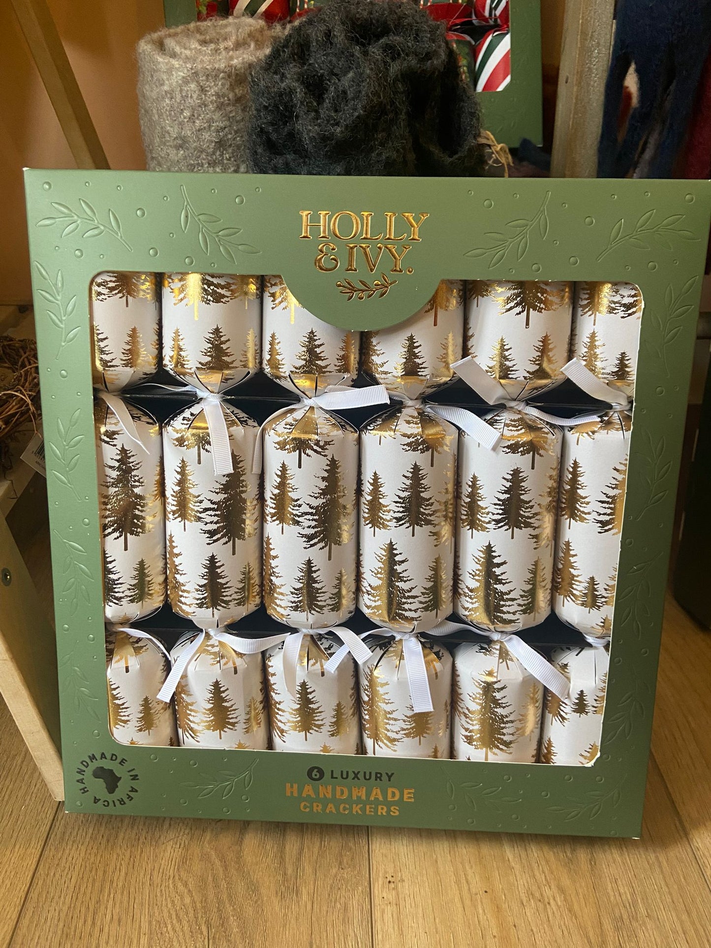 Holly & Ivy Luxury Christmas Crackers 6 pack