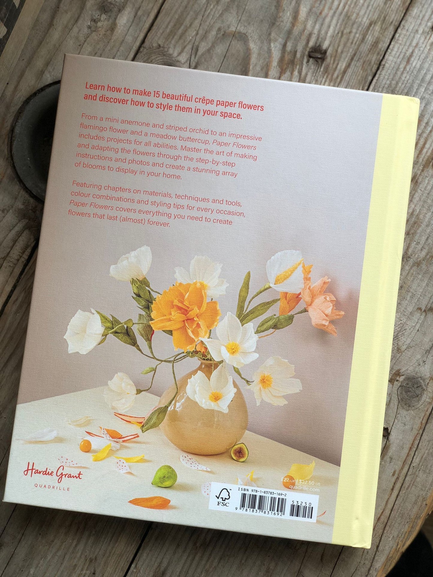 Paper Flowers: 15 Stylish Projects to Make Your Own