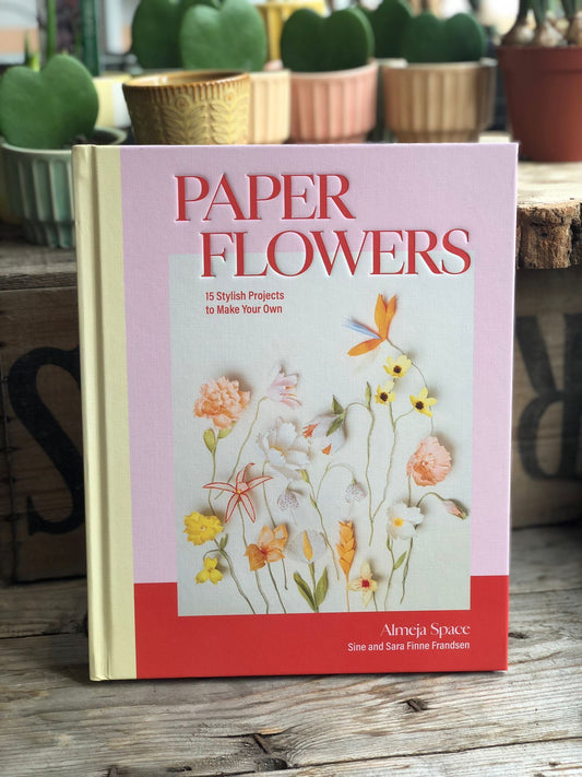 Paper Flowers: 15 Stylish Projects to Make Your Own